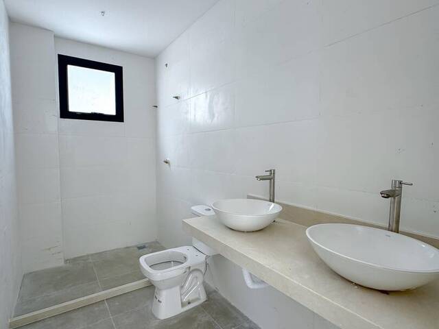 Casa para Venda em Serra - 5